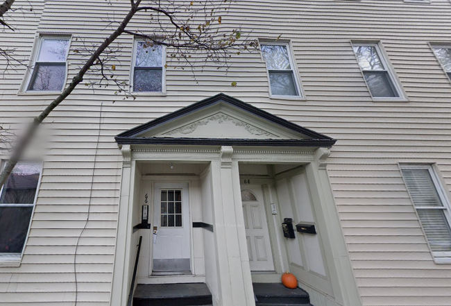 66 Middle St, Unit 3 in Boston, MA - Foto de edificio - Building Photo