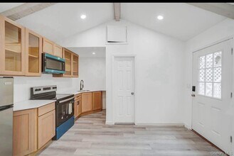 3 William St in Coram, NY - Building Photo - Building Photo