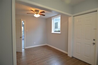 103 Cosmos St in Houston, TX - Building Photo - Building Photo