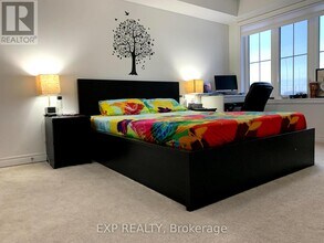 2450 Post Rd in Oakville, ON - Building Photo - Building Photo