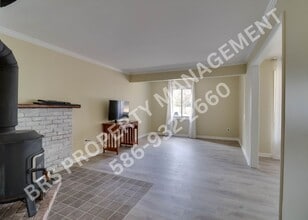 1977 Swaranne Dr in West Bloomfield Township, MI - Building Photo - Building Photo