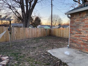 528 Mooreland Dr in Whiteland, IN - Building Photo - Building Photo