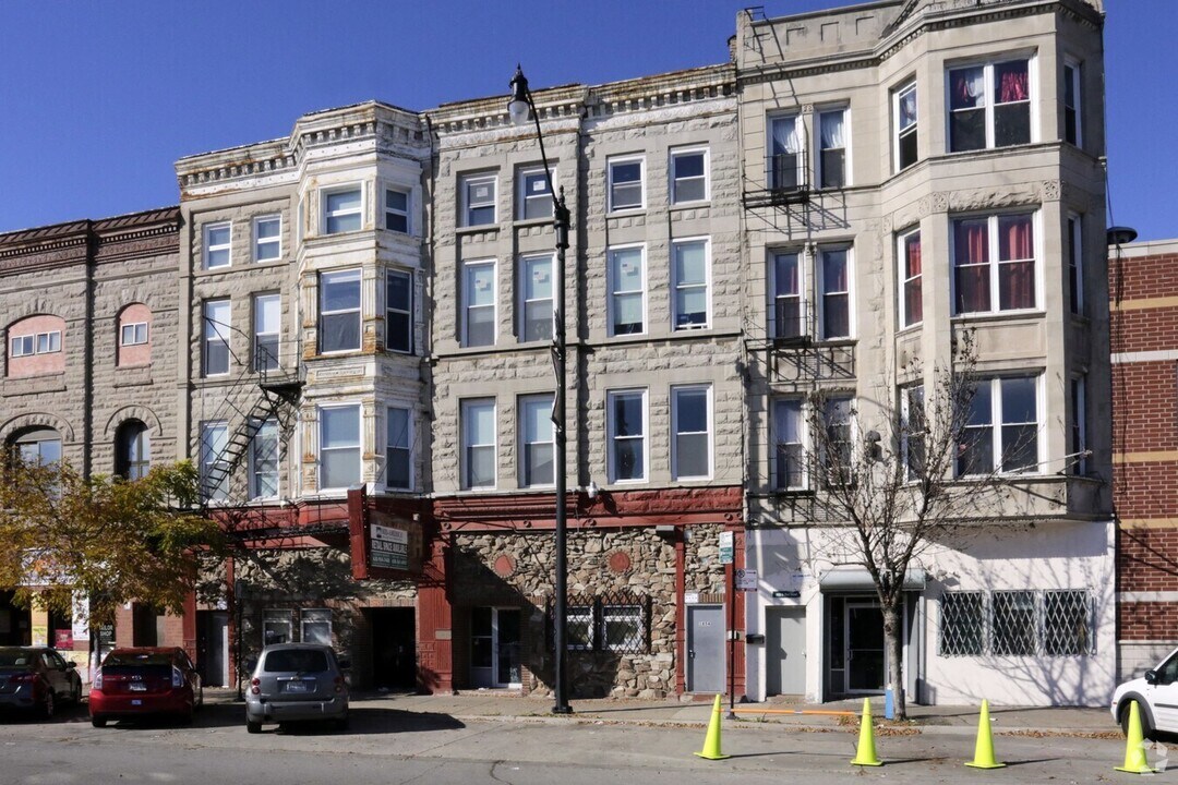 1854 S Blue Island Ave in Chicago, IL - Building Photo