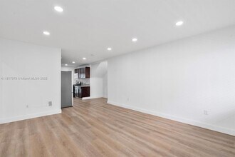 2250 Bay Dr in Miami Beach, FL - Building Photo - Building Photo