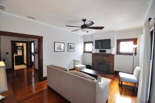 408 NE 3rd Ave in Gainesville, FL - Building Photo