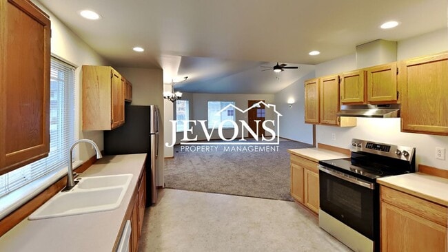 7301 W Chestnut Ave in Yakima, WA - Building Photo - Building Photo