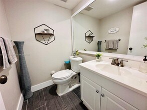 1533 Garden Rd in Weston, FL - Building Photo - Building Photo