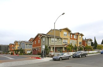 Lotus Townhomes in Sunnyvale, CA - Building Photo - Building Photo