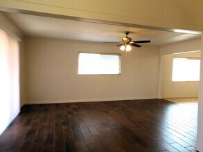 1045 Oxford Ave in Clovis, CA - Building Photo - Building Photo
