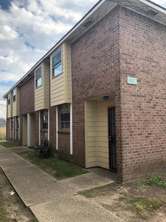 1667 Starboard Dr in Baton Rouge, LA - Building Photo