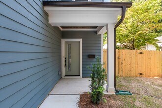 2823 Coronet Way in Charlotte, NC - Building Photo - Building Photo