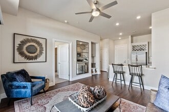 Waterford Market Apartments in Frisco, TX - Foto de edificio - Building Photo