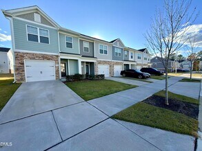 6928 Outfall Point Ln in Raleigh, NC - Foto de edificio - Building Photo