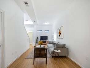 319 I St NE in Washington, DC - Building Photo - Building Photo