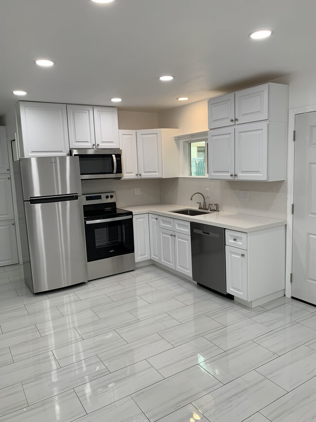 2015 9th St, Unit Unit C in Sacramento, CA - Building Photo - Building Photo