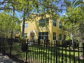 1000 SW 12th Ct in Miami, FL - Building Photo