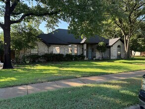 1309 Oak Harbor Blvd in Azle, TX - Building Photo - Building Photo