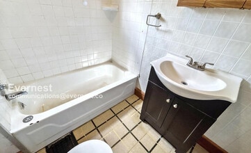 661 S Burgess Ave in Columbus, OH - Building Photo - Building Photo