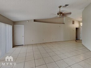 11211 Sailbrooke Dr in Riverview, FL - Building Photo - Building Photo