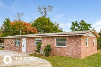 495 Sigsbee Rd in Orange Park, FL - Building Photo - Building Photo