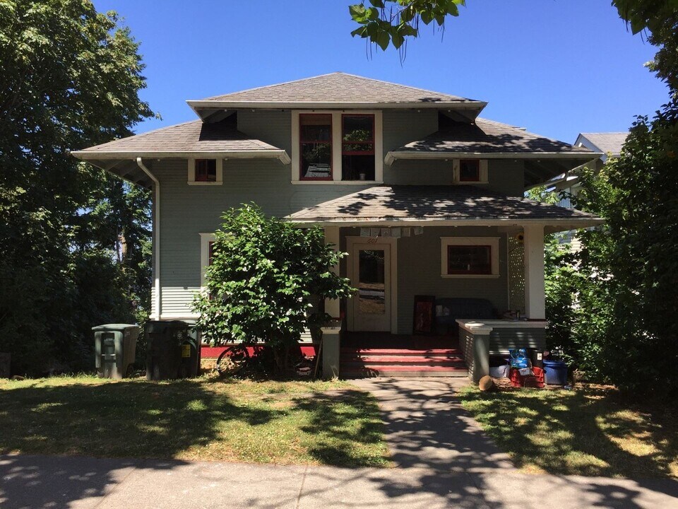 601 N Garden St in Bellingham, WA - Building Photo