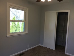 565 E Chadwick Dr-Unit -4-badrooms, 2-bath in Muskegon, MI - Building Photo - Building Photo