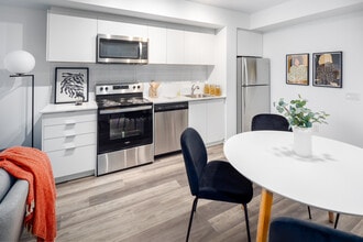 LNX Residences in Toronto, ON - Building Photo - Interior Photo