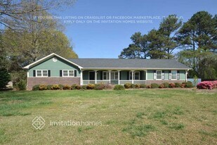 5177 Manitu Ct SW in Lilburn, GA - Building Photo