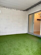 1684 Martin St, Unit A in Largo, FL - Foto de edificio - Building Photo