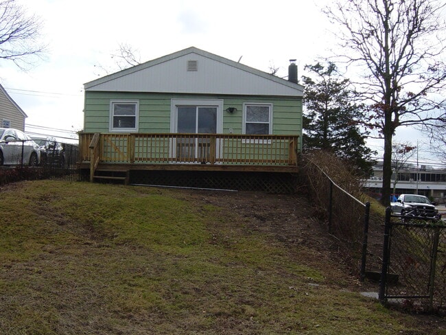 247 Smith Rd in Lake Ronkonkoma, NY - Building Photo - Building Photo