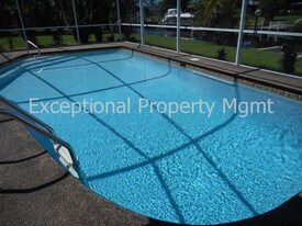 3010 SE 19th Ave in Cape Coral, FL - Building Photo