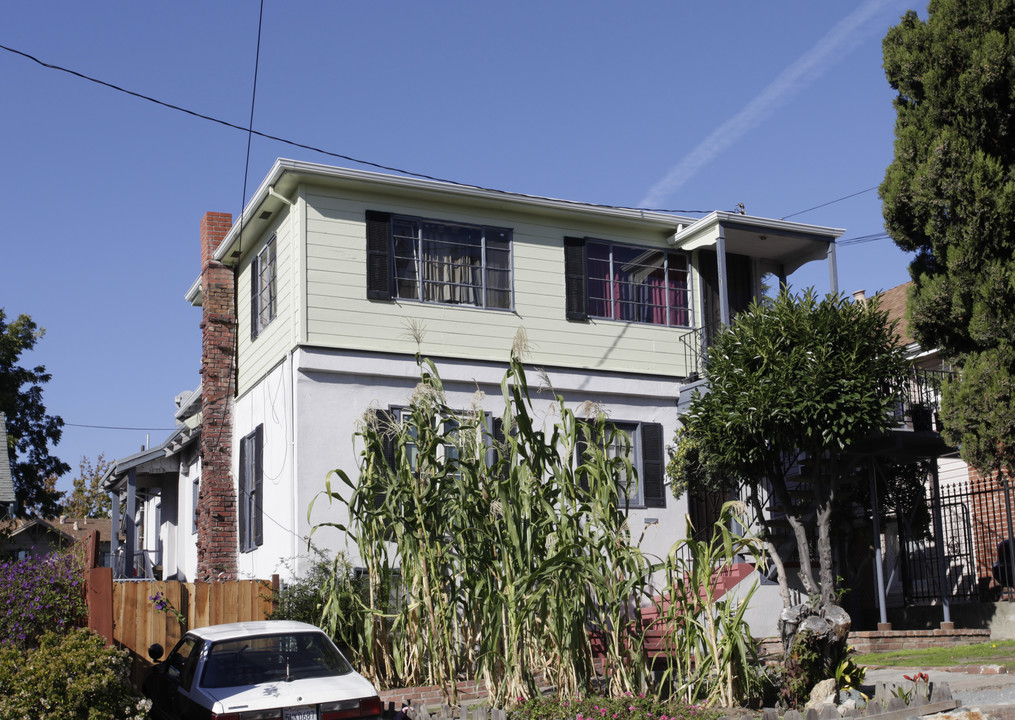 1919 42nd St in Oakland, CA - Foto de edificio