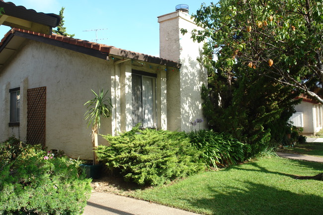 1547 Moorpark Ave in San Jose, CA - Building Photo - Building Photo