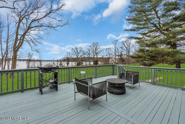 180 Hartshorne Rd in Rumson, NJ - Building Photo - Building Photo