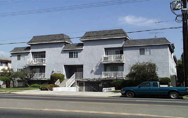 13347 Victory Blvd in Van Nuys, CA - Building Photo - Building Photo