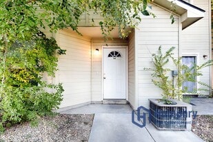 1450 W Bonneville Cir in Nampa, ID - Building Photo