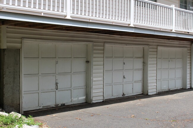 58 Craftwood Rd in Waterbury, CT - Building Photo - Building Photo