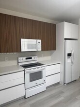 2179 Hacienda Terrace in Weston, FL - Foto de edificio - Building Photo