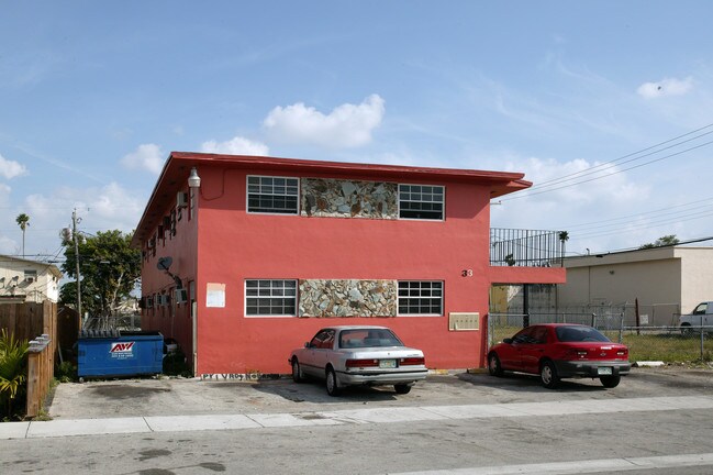 33 W 24th St in Hialeah, FL - Building Photo - Building Photo