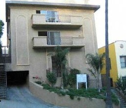 1936 Whitley Ave in Los Angeles, CA - Foto de edificio - Building Photo