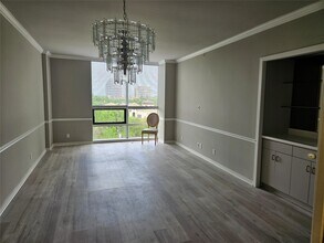 5100 San Felipe St in Houston, TX - Building Photo - Building Photo