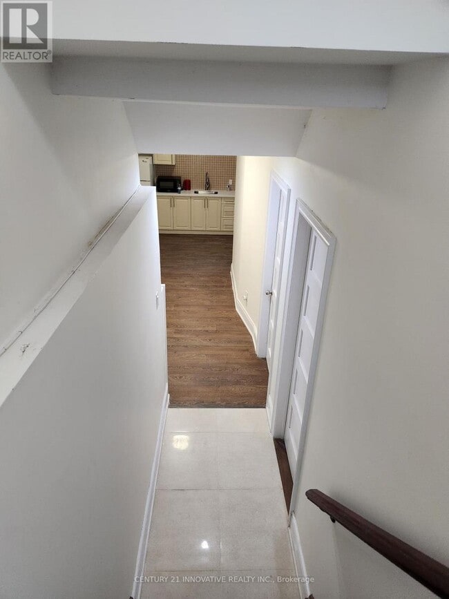 33 Scarborough Golf Club Rd in Toronto, ON - Building Photo - Building Photo