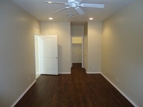 8940 W Olive Ave in Peoria, AZ - Building Photo - Building Photo