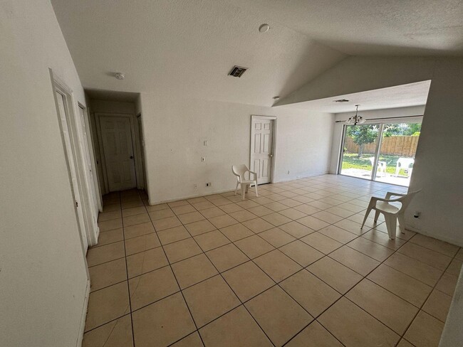 2380 Saranac Ave in West Palm Beach, FL - Building Photo - Building Photo