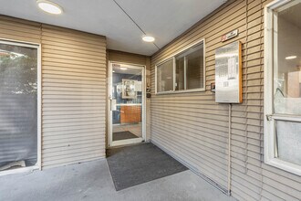 Lorelei Apartments in Seattle, WA - Building Photo - Building Photo