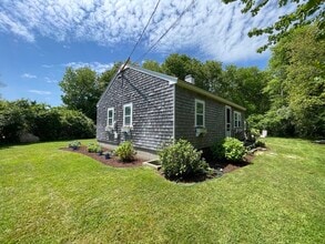 7 Laurel St in Mattapoisett, MA - Building Photo - Building Photo