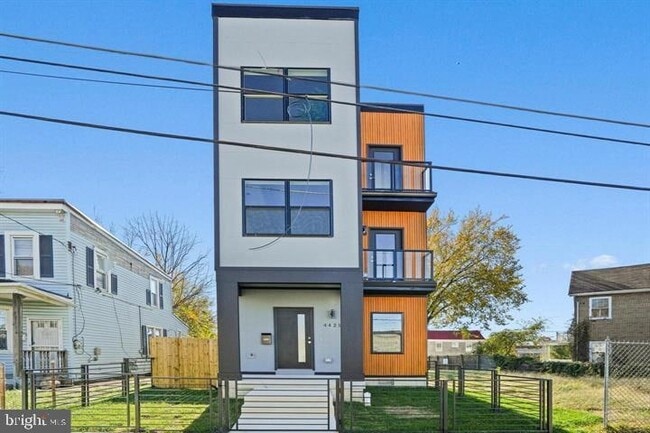 property at 4421 Kane Pl NE