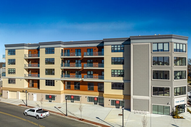 The View at Long Branch in Long Branch, NJ - Foto de edificio - Building Photo