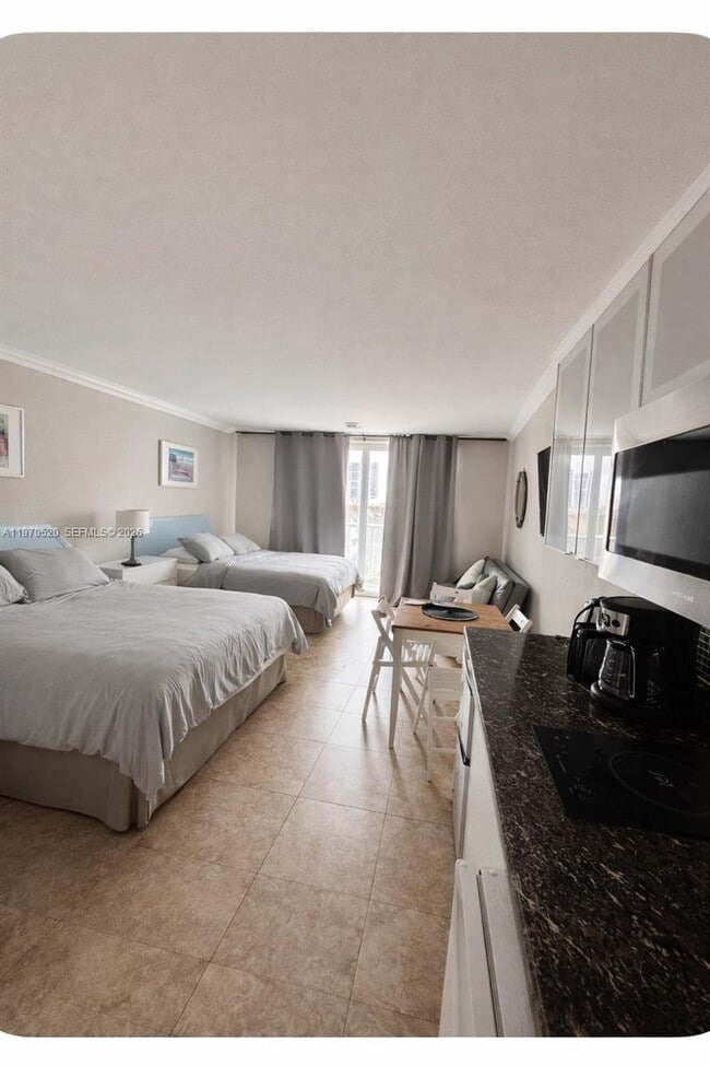 19201 Collins Ave, Unit 436 in Sunny Isles Beach, FL - Foto de edificio - Building Photo