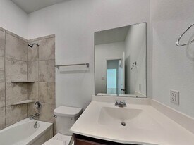 502 Pecan Landing Ln in La Marque, TX - Building Photo